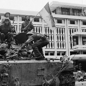 30.4 ´´ hàng triệu người vui mà cũng có hàng triệu người buồn„ (Cố Thủ tướng Việt Nam: Võ Văn Kiệt)