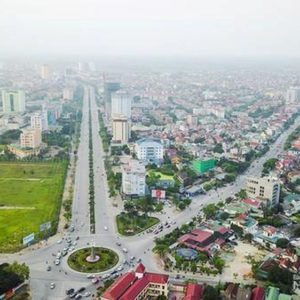 „Tỉnh nghèo“ Nghệ An nhận gạo cứu trợ – dựng tượng Lê Nin