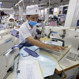 Trước dịch Covid, công nhân Việt Nam đã làm việc kiệt sức và lương ‚dưới đáy châu Á‘