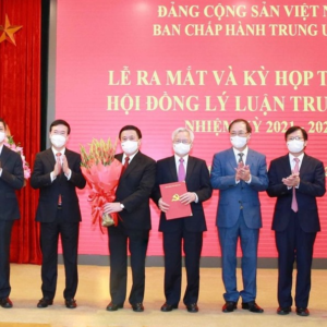 Hội đồng Lý luận TW ‚tiếp tục rút ra các bài học kinh nghiệm‘ cho Việt Nam