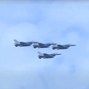 Đài Loan điều động máy bay chiến đấu khi 20 máy bay chiến đấu & 14 tàu chiến Trung Quốc thực hiện “tập trận tấn công” trên đảo trong bối cảnh lo ngại Thế chiến 3