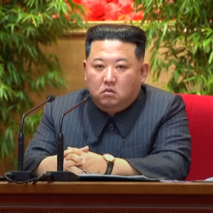 Kim Jong-un cảnh báo phương Tây phải đối mặt với ‚cuộc đối đầu hạt nhân toàn diện‘ khi các cuộc tập trận chiến tranh của Mỹ đẩy căng thẳng đến ‚lằn ranh cực đỏ‘