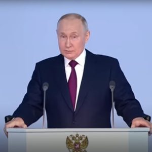 Putin cảnh báo về ‚chiến tranh toàn cầu & tạo ra mối đe dọa hạt nhân được che đậy trong bài phát biểu loạn trí