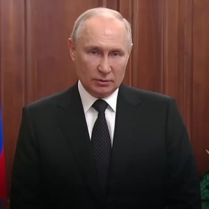 Putin đã trốn khỏi Moscow để trú ẩn tại ‚cung điện bí mật‘ của mình sau cuộc nổi loạn của Tập đoàn Wagner