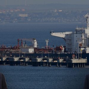 Nhiều tàu chở dầu Nga lênh đênh vô định chờ bến đỗ vì lệnh trừng phạt