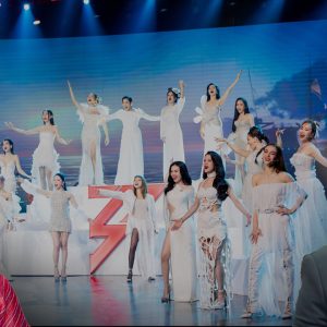 Nóng „bỏng“! Ca sĩ Mỹ Linh đóng Bà Trưng bằng y phục „xuyên thấu“!