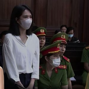 Wrongly convicted, bikini model Ngoc Trinh knows what to do to avoid the Party’s „claws“!