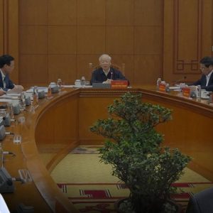 Phe lò đang có “nội loạn”, Tổng có nguy cơ bị „đảo chính“?