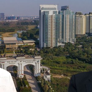 Tô Chủ tịch “vung gươm” Ciputra vào ông già đang thoi thóp. Ông già tắt hay gươm gãy?