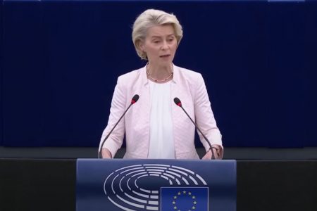 Chủ tịch Ủy ban châu Âu Von der Leyen tuyên bố „tái vũ trang châu Âu“