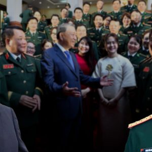 BT Tô Lâm đang sử dụng những “miếng bánh” nào để lôi kéo phe Quân đội?