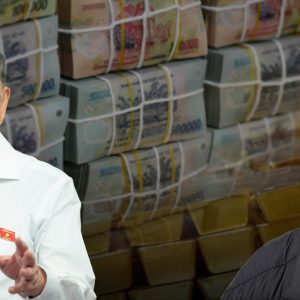 Vì sao “tiền trong dân nhiều lắm” nhưng kho vàng lại nằm trong tay các quan tham?